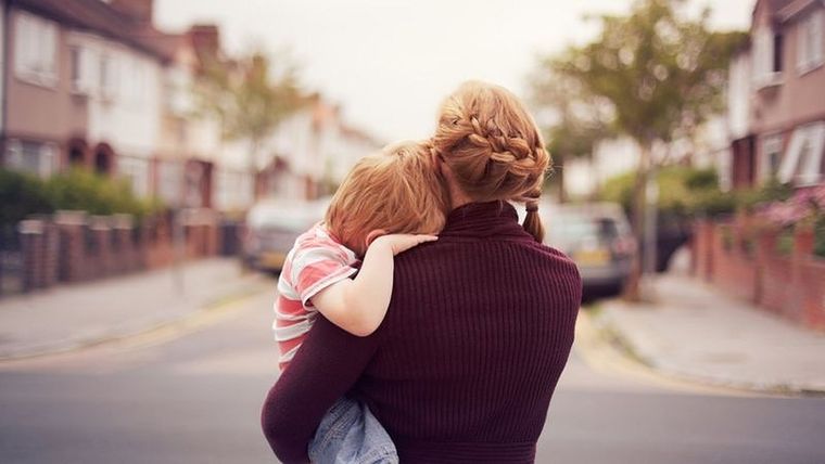 Muchas madres solteras en Reino Unido tienen dificultades para llegar a fin de mes. Foto: GETTY IMAGES