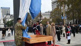 Jorge Macri encabezó el izamiento de la bandera en Plaza de Mayo Jorge Macri encabezó el izamiento de la bandera en Plaza de Mayo