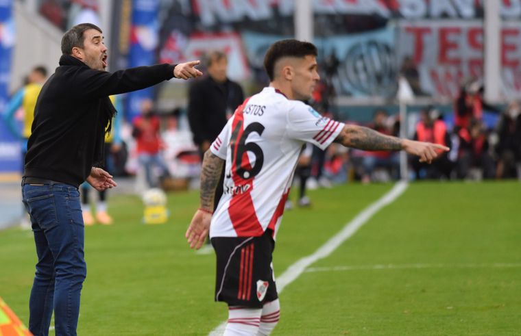 Chacho Coudet tuvo una explosiva frase contra los árbitros, pero se olvidó que estaba implicado el propio River.&nbsp;
