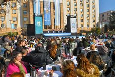 La peña folclórica se llevó a cabo en la explanada de Casa de Gobierno.