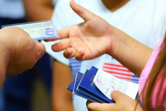 Esta credencial aliviará a miles de mexicanos que viven cerca de la frontera con Estados Unidos. Esta credencial aliviará a miles de mexicanos que viven cerca de la frontera con Estados Unidos.