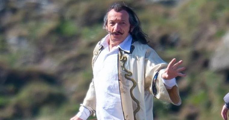 Foto: https://www.abc.es/play/cine/noticias/abci-luce-kingsley-como-salvador-dali-pelicula-biografica-sobre-pintor-202104231201_noticia.html