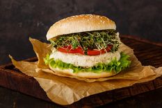 Hamburguesa de coliflor Una preparación muy sencilla para hacer en pocos pasos. Foto: Shutterstock