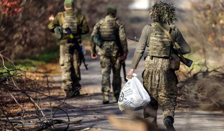 Las tropas de Ucrania se alejan más del este, ante los avances de Rusia. Foto Efe Las tropas de Ucrania se alejan más del este, ante los avances de Rusia. Foto Efe