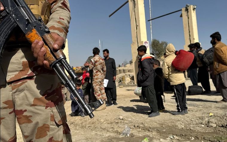 Pakistán y Afganistán son países vecinos y ahora, en guerra. Foto Efe Pakistán y Afganistán son países vecinos y ahora, en guerra. Foto Efe