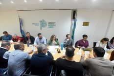 Estatales y docentes bonaerenses consiguieron un 9,5% de aumento en los sueldos de abril. Del encuentro paritario participo el ministro de Economía provincial Pablo Lopéz Foto: Nicolas Braicovich