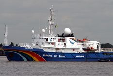 La nave Esperanza de Greenpeace en el río Támesis, Foto: Wikipedia.