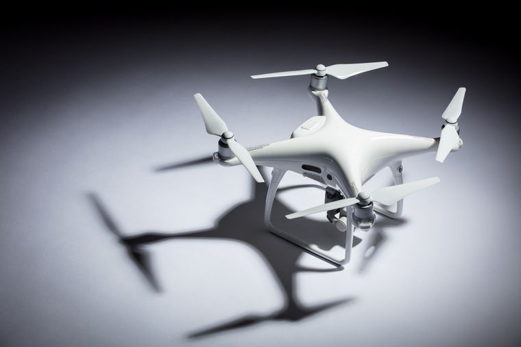 Los nuevos drones combinan lentes de alta resolución y estabilización inteligente en 2026.