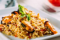 Admira la cremosidad de este arroz con mejillones, se convertirá en tu platillo favorito Admira la cremosidad de este arroz con mejillones, se convertirá en tu platillo favorito