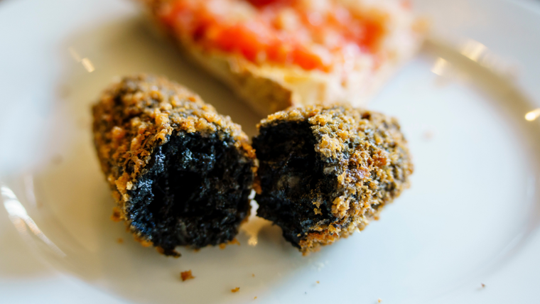 Receta de croquetas de tinta de calamar caseras Receta de croquetas de tinta de calamar caseras