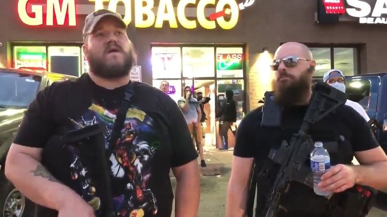 Conflicto Hay vigilantes de diversos orígenes, pero la mayoría son blancos.