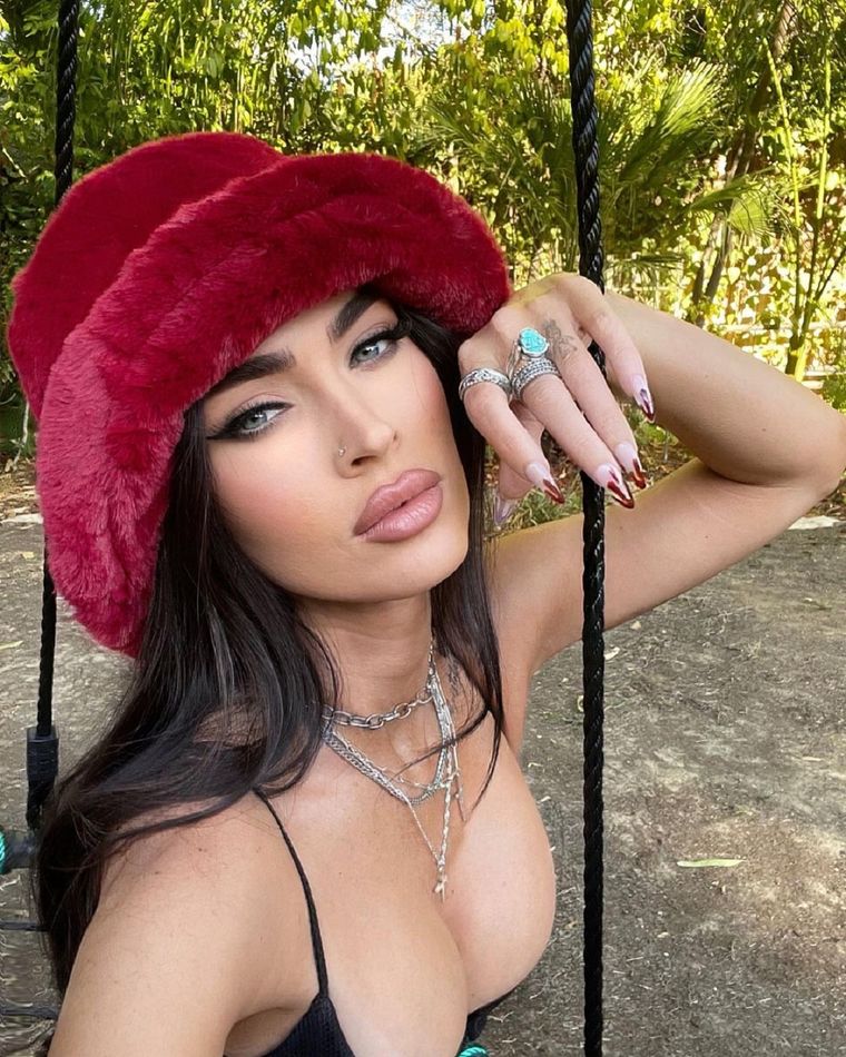 Megan Fox marca tendencia con sus diversos looks Foto: Instagram