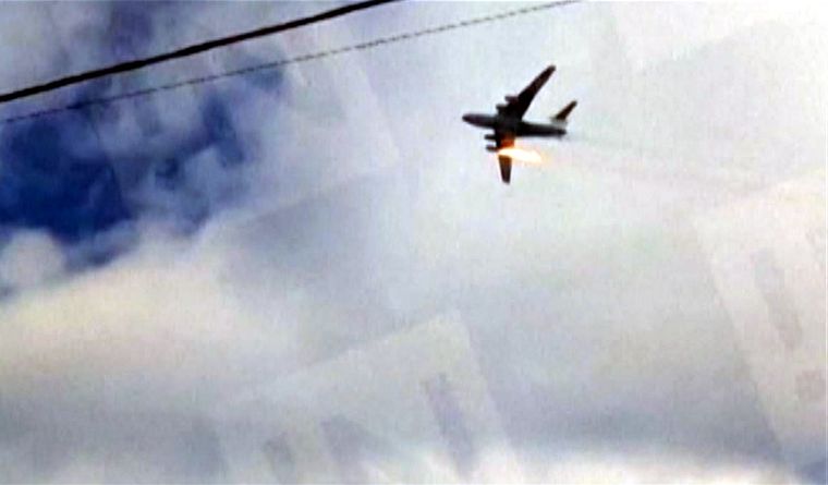 Captura de pantalla de los últimos segundos de vuelo del avión militar. Foto: Captura de pantalla.