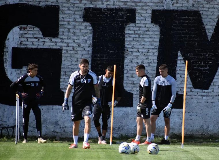 Olivera trabaja en el club desde hace varios años y ahora destacó el trabajo de los arqueros del equipo de Ariel Broggi.