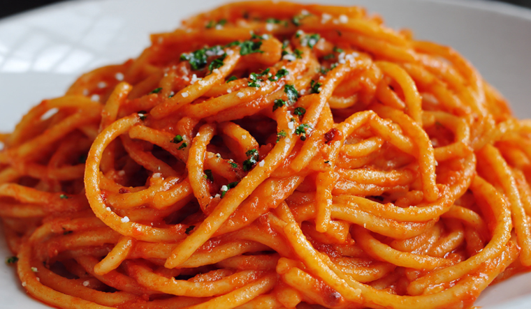 Spaghetti de morrón con salsa, una receta deliciosa Spaghetti de morrón con salsa, una receta deliciosa