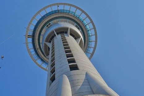 La Sky Tower de Auckland es el símbolo de la ciudad neozelandesa. Foto: GETTY IMAGES
