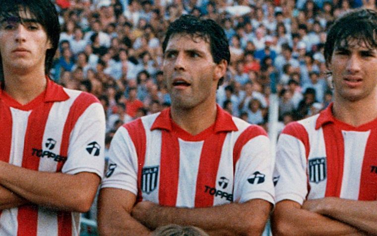 Russo se retiró a una edad temprana en Estudiantes y tomó el camino de los sueños.