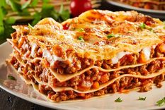 Admira esta deliciosa lasaña ¡es la perdición! Sin dudas, te encantará. Admira esta deliciosa lasaña ¡es la perdición! Sin dudas, te encantará.