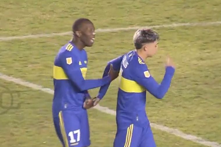 La furia de Zeballos con sus compañeros de Boca. Foto: ESPN