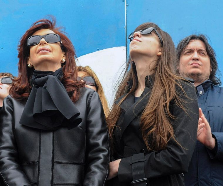 Cristina Fernández junto a sus hijos, Florencia y Máximo Kirchner.