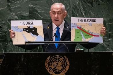 MDZol | El primer ministro israelí, Benjamin Netanyahu, muestra dos mapas ante la Asamblea General de la ONU en la que no aparecen los territorios palestinos. Foto: BBC
