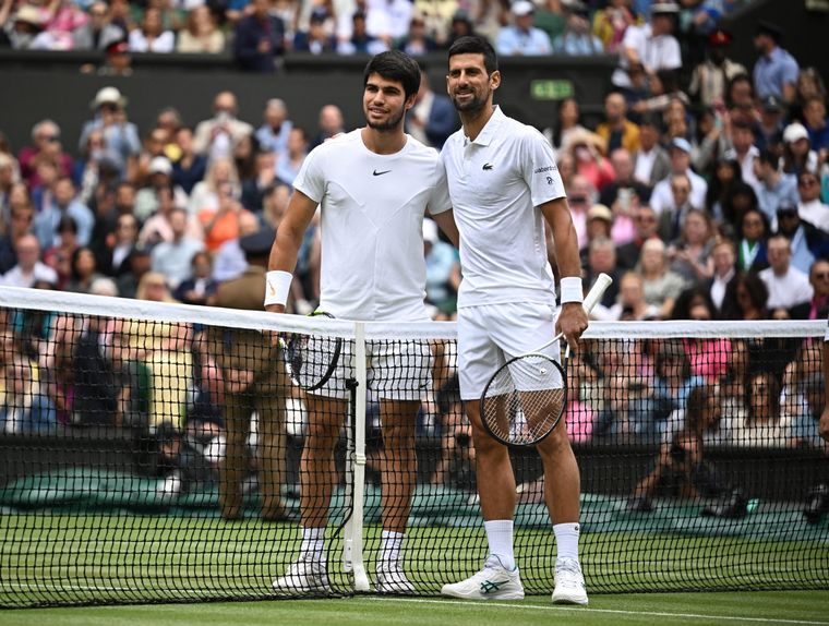 Carlos Alcaraz y Novak Djokovic reeditan la final del 2023 en Wimbledon. Foto: NA
