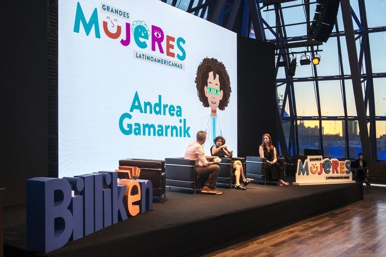 Euhen Matarozzo, Andrea Gamarnik y Lauren Rea en el lanzamiento de Grandes Mujeres Latinoamericanas.