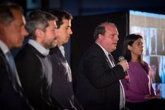 Pablo Ceriani sostiene el micrófono junto a miembros del Gabinete nacional Foto: Twitter @ceriani_pablo