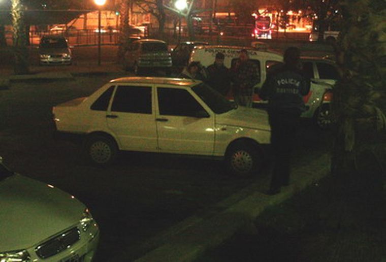 En el interior del auto del desaparecido estaba su campera. Foto: MDZ