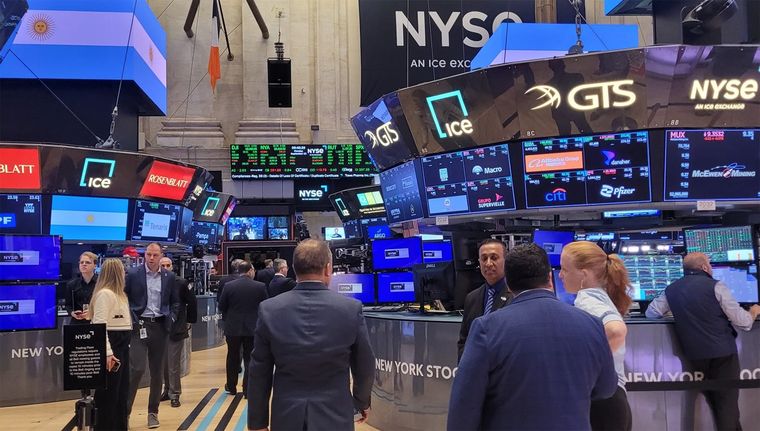 Los papeles de empresas argentinas arrancaron la jornada con bajas generalizadas, en medio de una fuerte incertidumbre por las medidas arancelarias que aplicará Estados Unidos. Foto: Flavia Seva