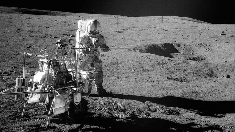 Una muestra lunar que trajeron los astronautas de la misión Apolo 14 puede contener algunos elementos que componían la Tierra hace alrededor de 4.000 millones de años. Una muestra lunar que trajeron los astronautas de la misión Apolo 14 puede contener algunos elementos que componían la Tierra hace alrededor de 4.000 millones de años.