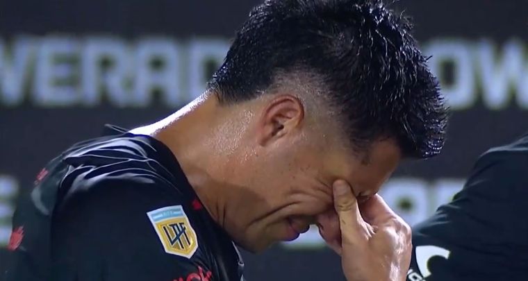 El llanto de Enzo Pérez en medio de la situación médica de Altamirano. Foto: Captura