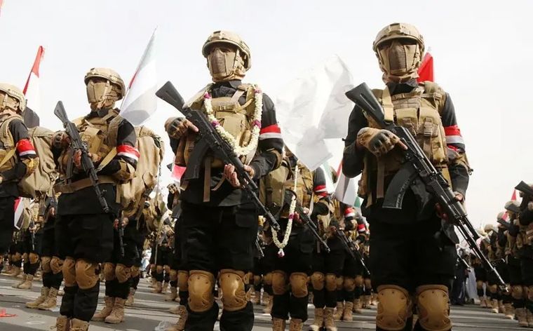 Fuerzas militares asociadas con los hutíes han manifestado en contra de Israel. Fuerzas militares asociadas con los hutíes han manifestado en contra de Israel.