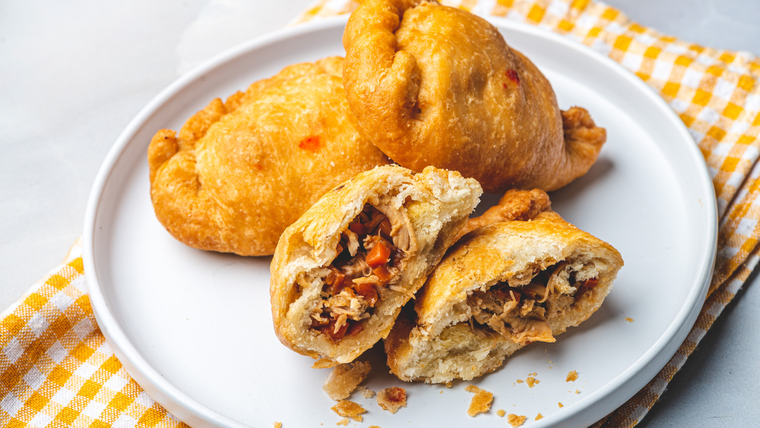 Con esta receta de empanadas de pollo le darás un giro a su preparación Con esta receta de empanadas de pollo le darás un giro a su preparación