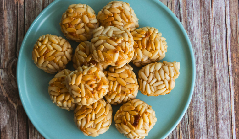 La receta de panellets tiene siglos de antigüedad y está ligada a celebraciones religiosas. La receta de panellets tiene siglos de antigüedad y está ligada a celebraciones religiosas.