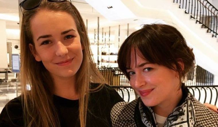 Dakota Johnson junto a su hermana más pequeña, Grace Johnson.