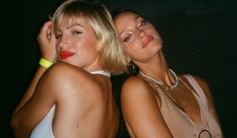 Stefi Roitman y Oriana Sabatini disfrutaron un hermoso paseo en yate por el Golfo Pérsico Foto: (@orianasabatini)