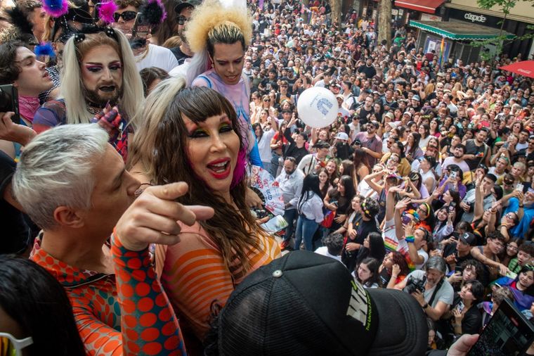 Moria Casán La One se subió a la carroza de Jean Paul Gaultier para estar presente en la Marcha del Orgullo Foto: Télam