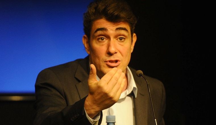 Javier Iguacel impulsa la desafiliación masiva de IOMA