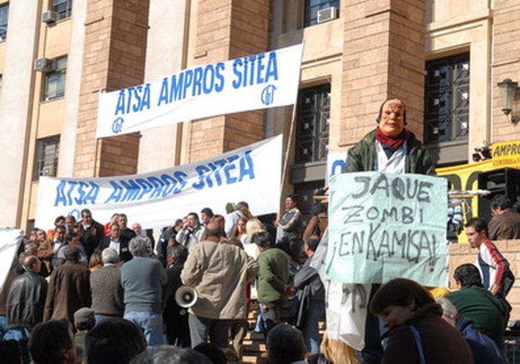 Los sindicatos atacan desde diversos frentes. Foto: Marcelo Ruiz/ MDZ