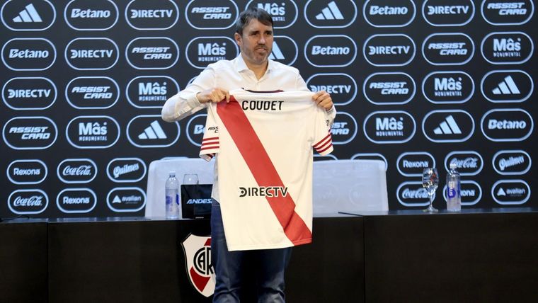 Coudet fue presentado en River y advirtió a los jugadores.