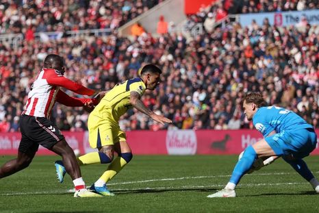 Cuti Romero debió retirarse por lesión. Cuti Romero debió retirarse por lesión.