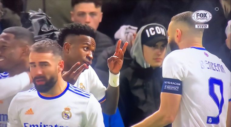 El gesto de Vinícius a Benzema. Foto: Captura