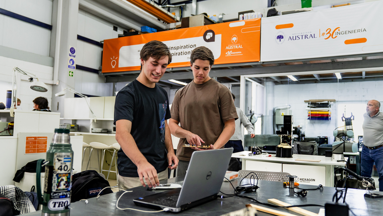 La Universidad propone una formación integral que les permite a los alumnos ser los protagonistas de su futuro. La Universidad propone una formación integral que les permite a los alumnos ser los protagonistas de su futuro.