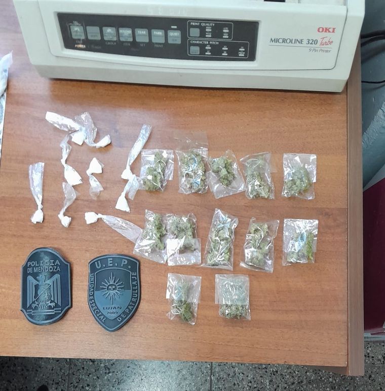 La cocaína y la marihuana incautadas. Foto: Ministerio de Seguridad
