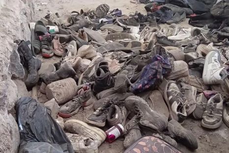En el Rancho Izaguirre fueron encontrados cientos de zapatos. Foto: BBC