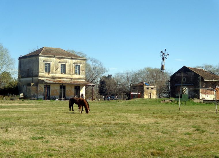 Azcuénaga conserva la estampa ferroviaria y rural que le dio origen en el interior bonaerense.