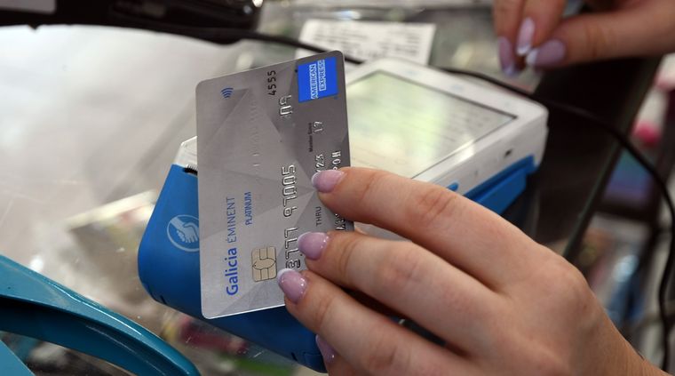 El uso de la tarjetas de crédito muestra cómo se movió el consumo antes de la llegada de Javier Milei Foto: ALF PONCE MERCADO / MDZ