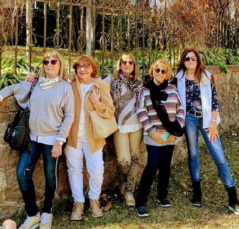 Cinco de las seis amigas que decidieron ser fiscales y crearon el grupo Las Pelo de Cocker Planchado