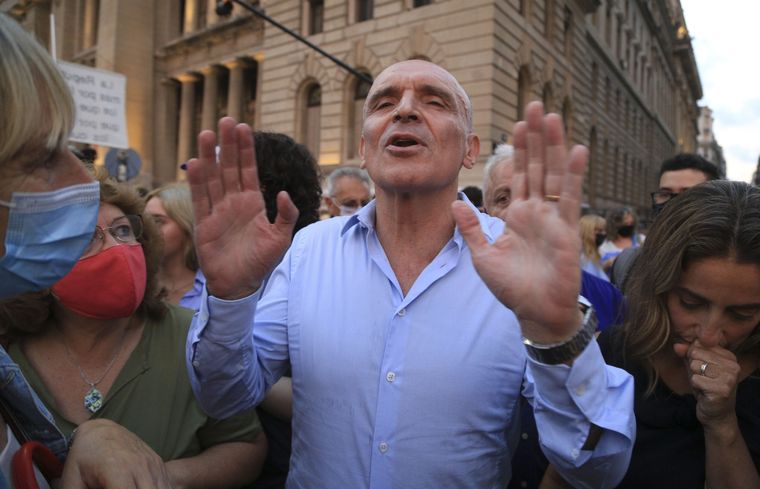 José Luis Espert acudió a la Constitución Nacional para responder los ataques en sus redes sociales Foto: Noticias Argentinas